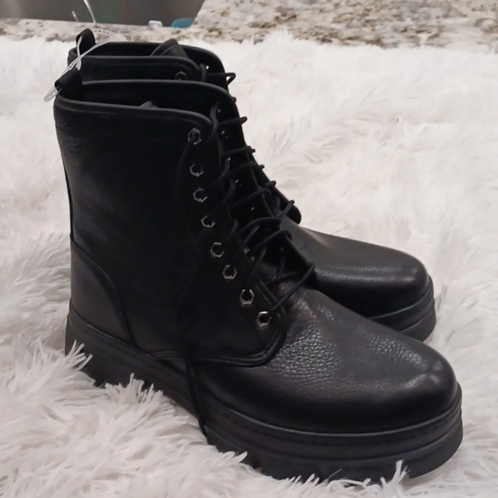 New UGG Men's Ankle Lace Up Boots Vibram Soles & Waterproof Black Leather